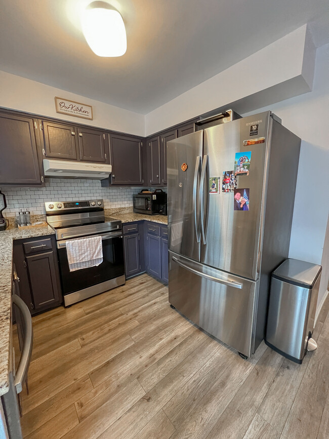 Kitchen - 6905 Chiswick Ln