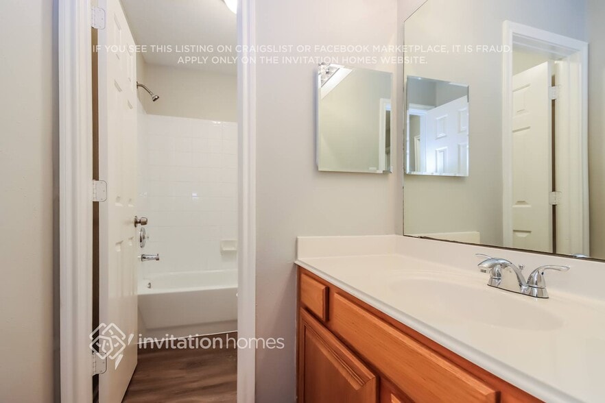 Building Photo - 203 Shale Run Pl