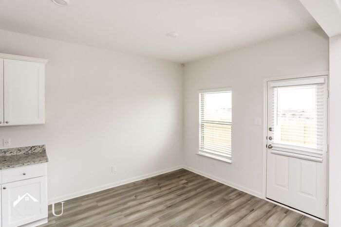 Building Photo - 2016 Hialeah Dr