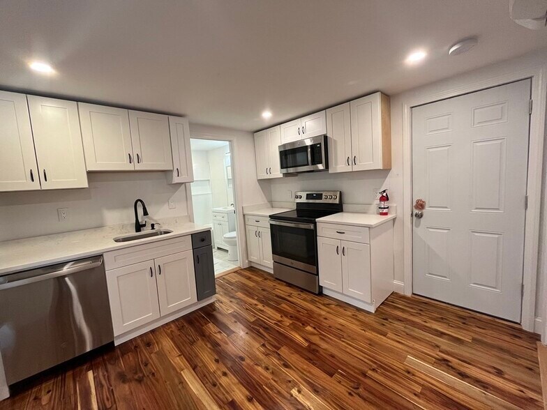 Building Photo - 155 Orange St