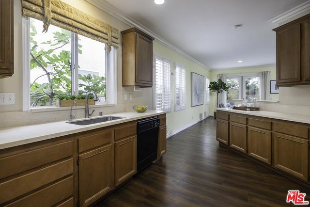 Building Photo - 120 The Village