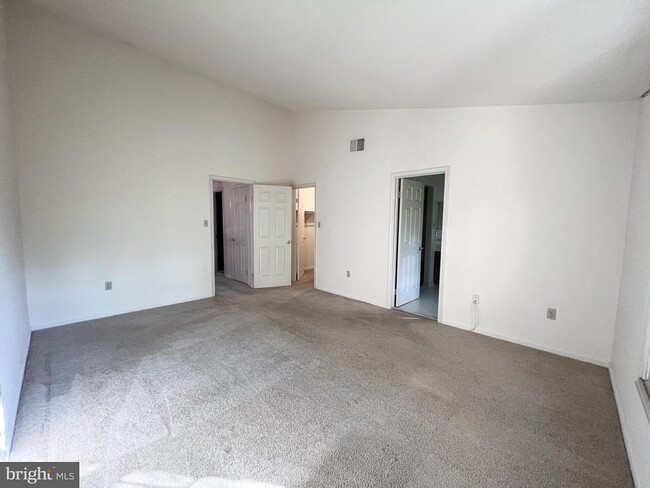 Building Photo - 2134 Kings Garden Way