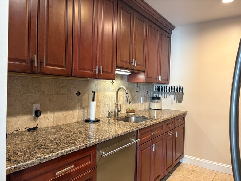Updated Granite Kitchen - 27 Anchor St