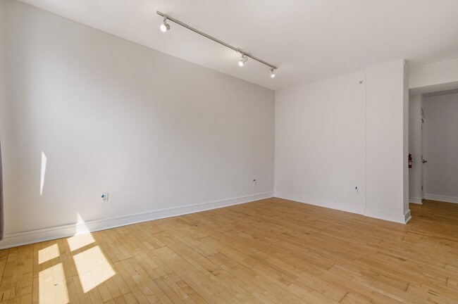 Building Photo - 809 6th St NW