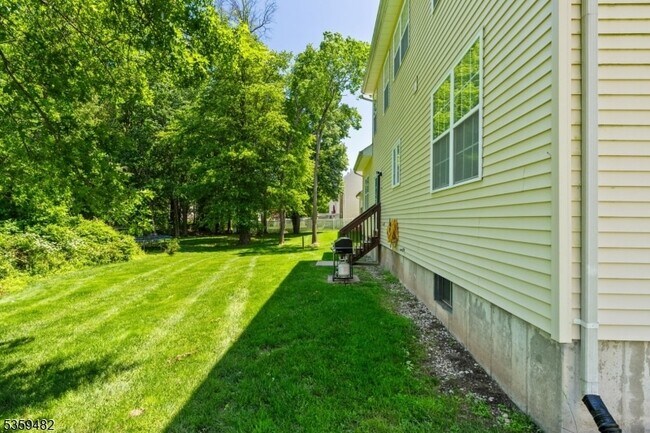 Building Photo - 13 Goldstar Dr