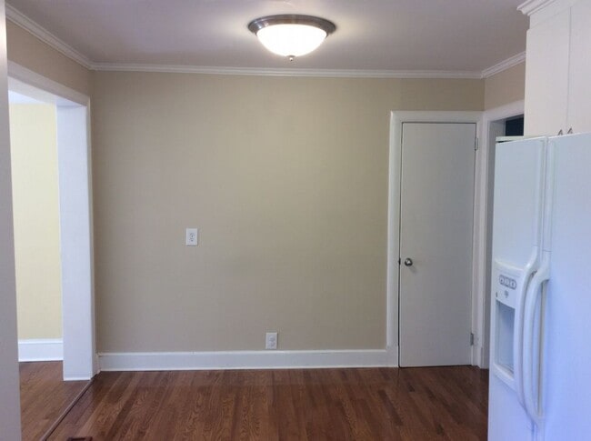 Building Photo - OAK CREST