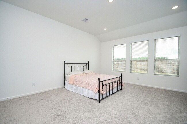 Building Photo - 28722 Mount Bonnell Dr