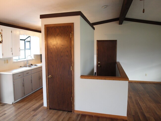 Building Photo - 607 Cheyenne Cir
