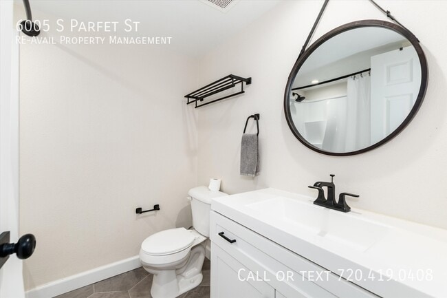 Building Photo - 6005 S Parfet St