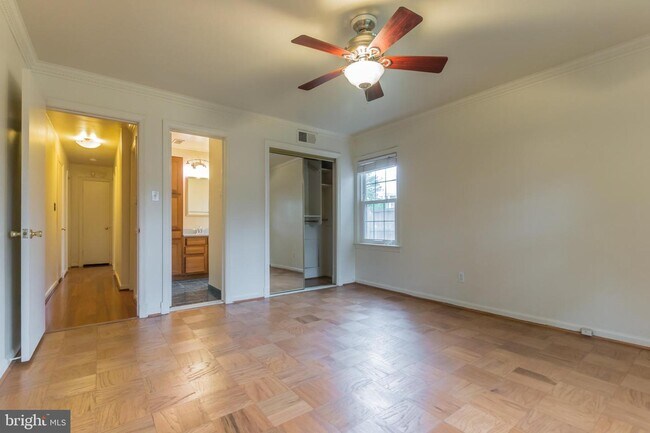 Building Photo - 9702 Bellevue Dr