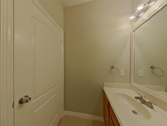 Building Photo - 28818 Hidden Cove Dr