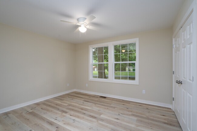 Building Photo - 185 Garden Ln