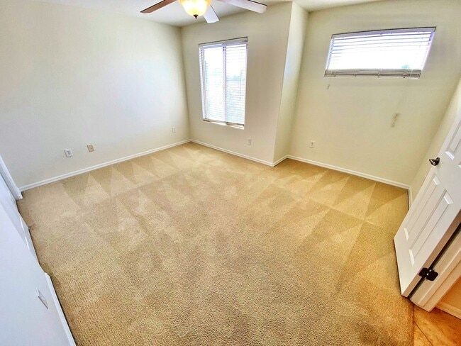 Building Photo - BEAUTIFUL 3 BEDROOM HOME WITH LOFT LOCATED...