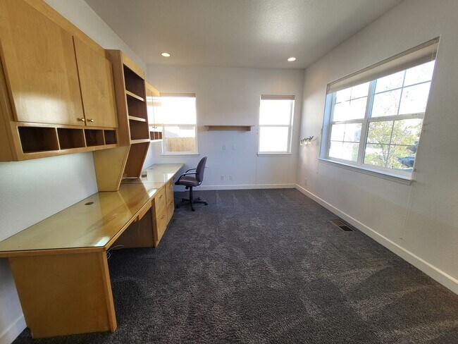 Building Photo - 3300 Dog Leg Dr