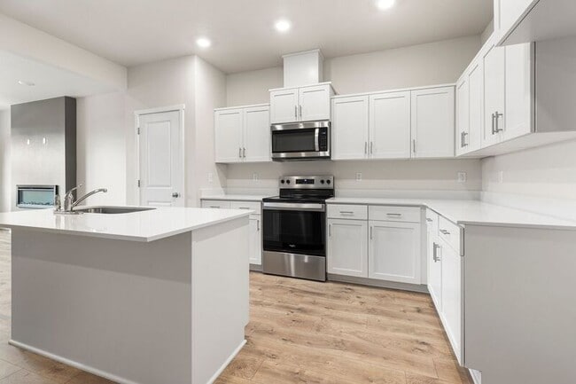 Building Photo - 3422 SW Hartley Ave