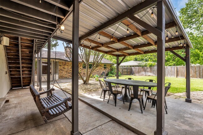 Building Photo - 22502 Fields Ln