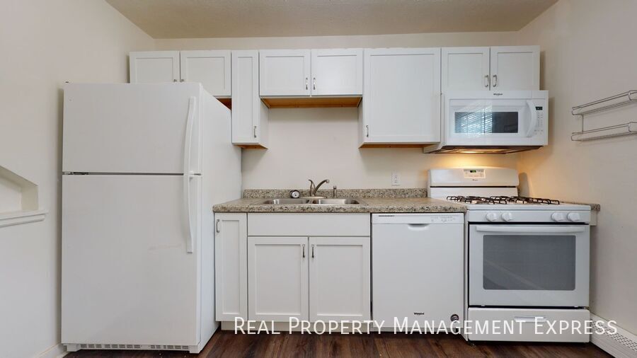 Building Photo - Affordable 2 Bedroom 1 Bathroom Apartment ...