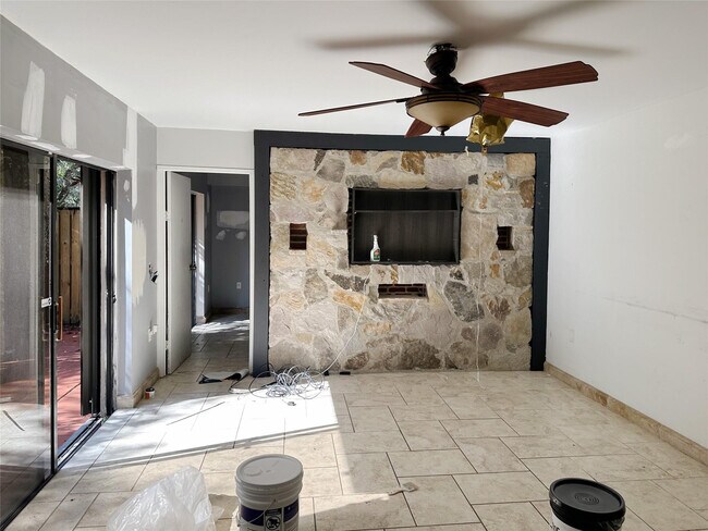 Building Photo - 1700 Embassy Dr