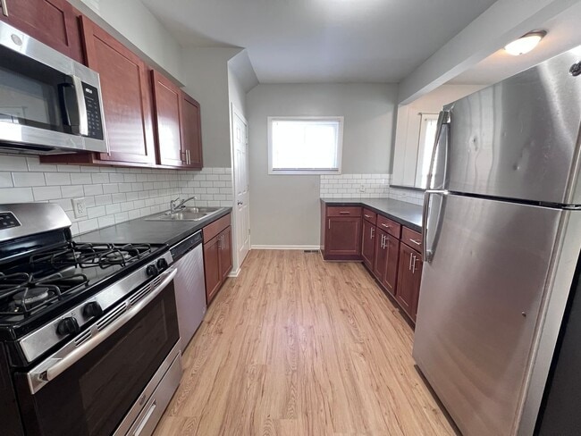 Building Photo - Updated 4-Bedroom Home!
