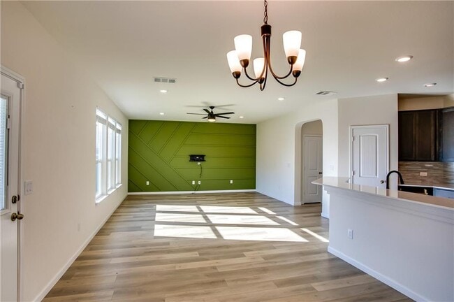 Building Photo - 545 Ayinger Ln