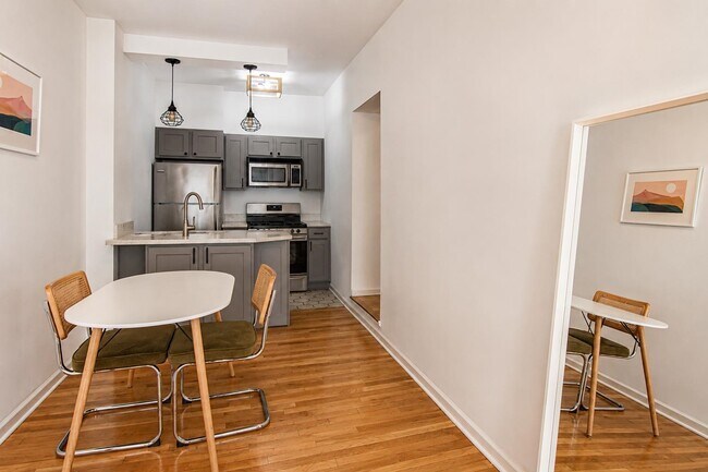 Building Photo - 208 Willow Ave