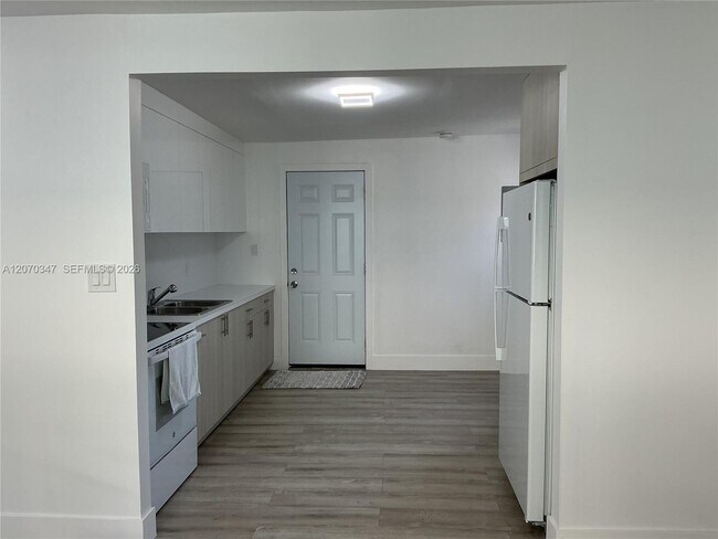 Building Photo - 2605 Ave F