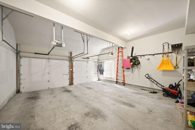 Building Photo - 5667 Lonesome Dove Ct