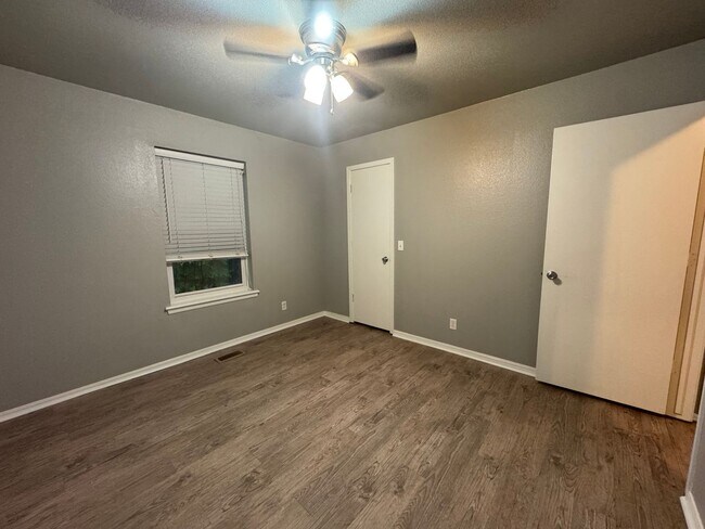 Building Photo - Cute 3 bed 2 bath in Broken Arrow