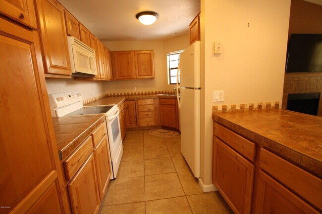 Building Photo - 6445 N Tierra De Las Catalinas