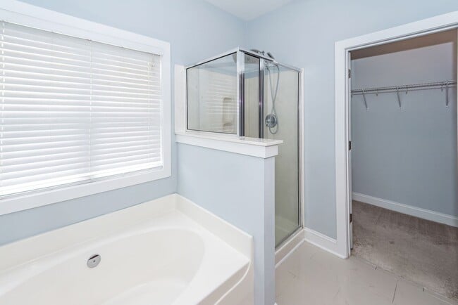 Building Photo - 4 Bedroom, 2.5 Bathroom Home in Reminisce ...