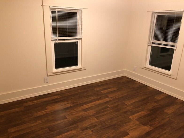 Building Photo - 307 Gilmore Ave