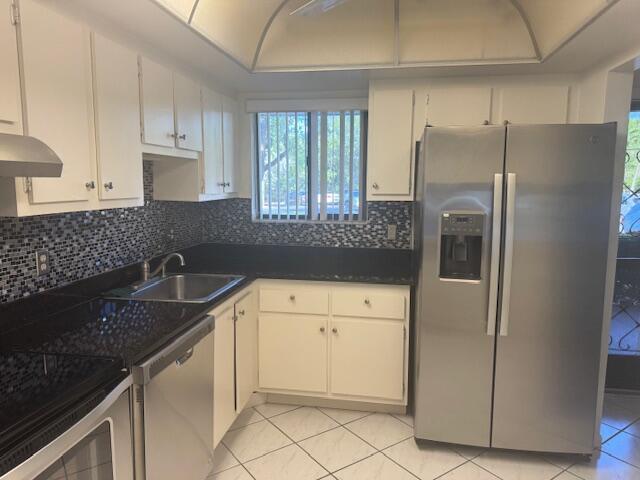 Building Photo - 3154 Via Poinciana