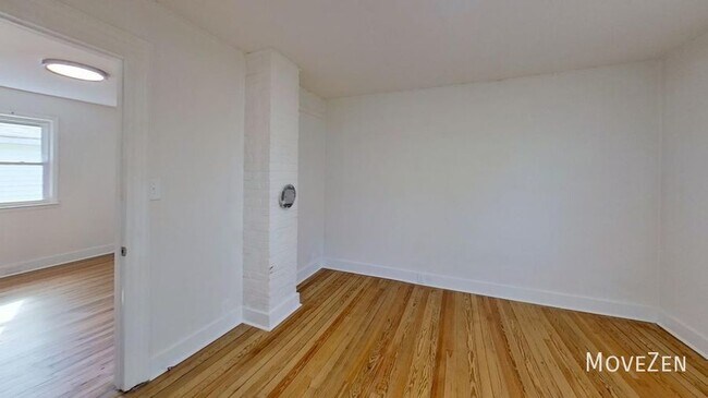 Building Photo - 1710 Oakwood Ave