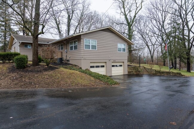 Building Photo - 4575 Olentangy River Rd