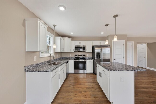 Building Photo - Pet Friendly Three Bedroom!