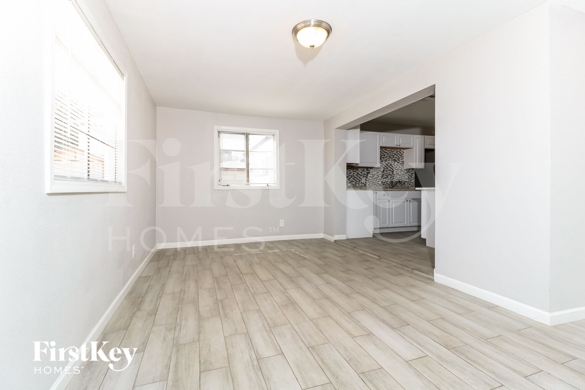 Building Photo - 2735 W Royal Palm Rd