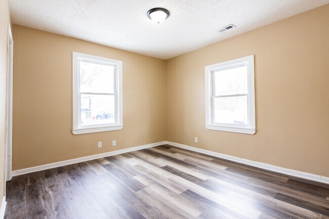 Building Photo - 6610 Elmwood Ave