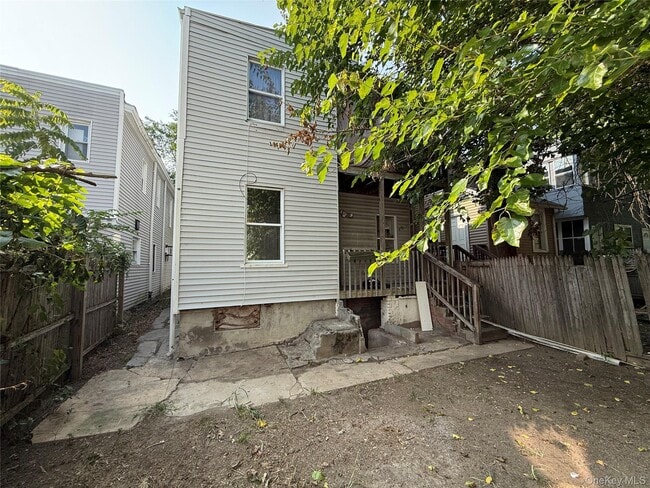 Building Photo - 190 Winnikee Ave
