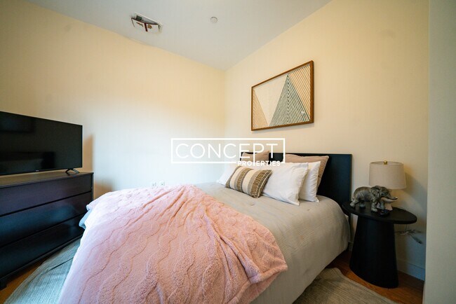 Building Photo - 9 Miner St