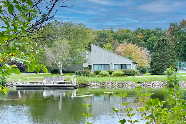 Building Photo - 725 Peninsula Ct