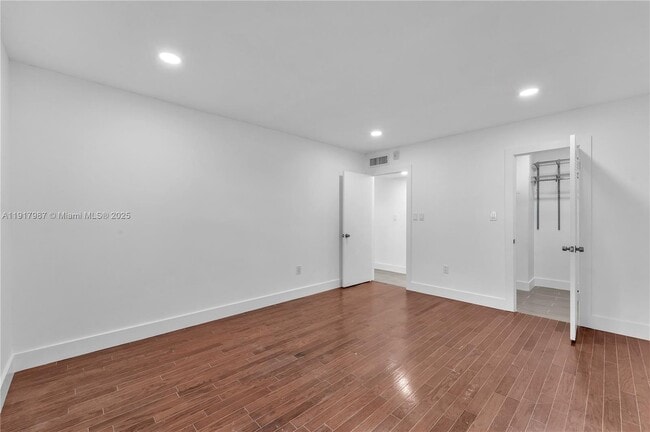 Building Photo - 13712 SW 90th Ave