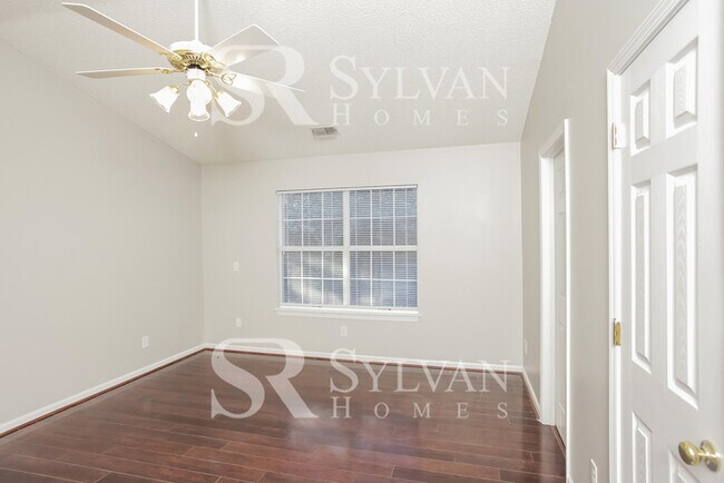 Building Photo - Welcome to Your 3BR 2BA Dream Home