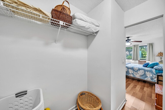 Building Photo - 3402 Gardens E Dr