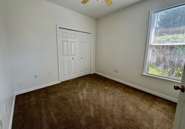 Building Photo - 418 White Heron Dr