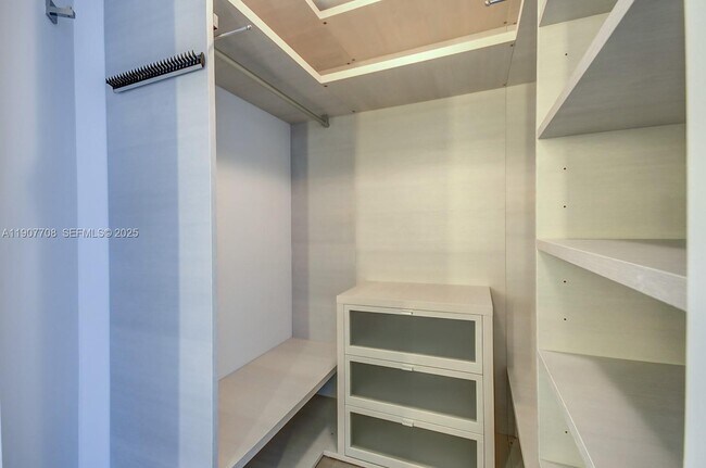 Building Photo - 88 SW 7th St