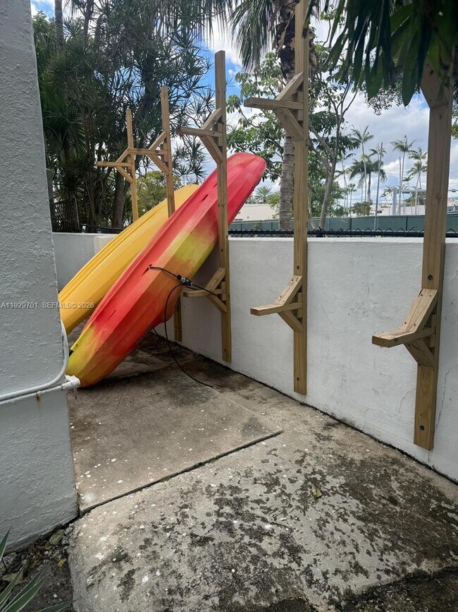 Building Photo - 6941 Bay Dr