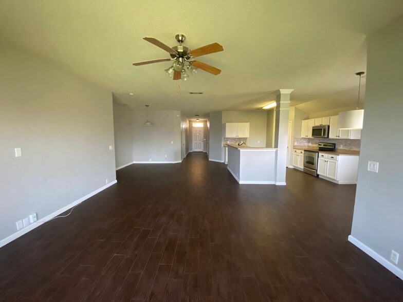 Building Photo - 1510 Shady Shores Dr