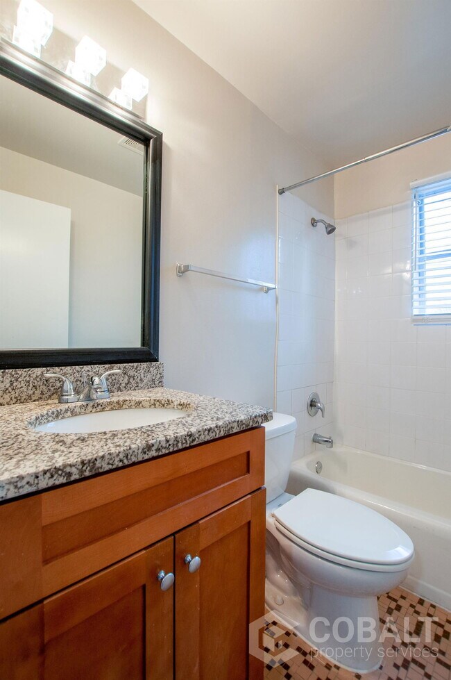 Building Photo - 271 Glen Iris Dr NE