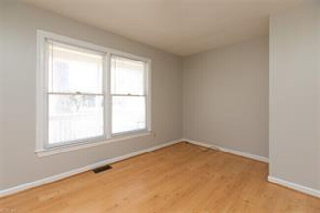 Building Photo - Call Sabrina at 757-767-0767 for more information