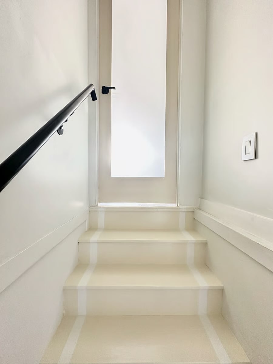 Building Photo - 329 E Mariposa Way